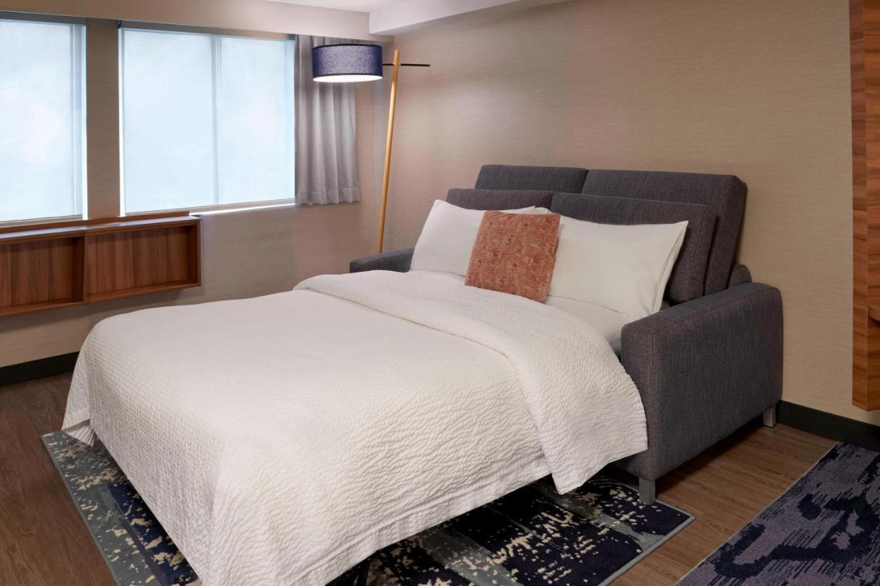 1 Bedroom Suite 1 King Sofa bed,800194629:JPEG
