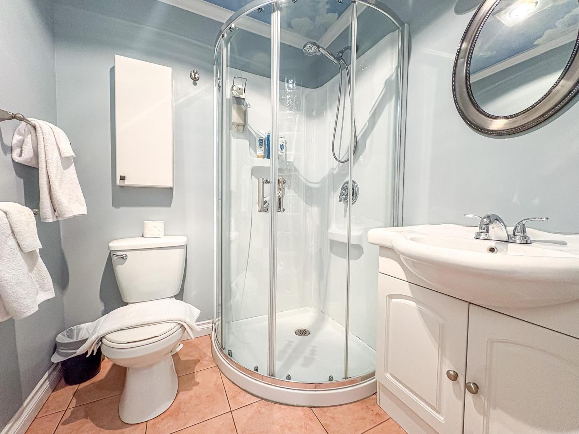 Standard Queen Room Private bathroom,1765913101:JPEG